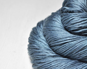 Hazy winter sky - Silk / Cashmere Fingering Yarn - Hand Dyed Yarn - handgefärbte Seide  - Garn handgefärbt - DyeForYarn