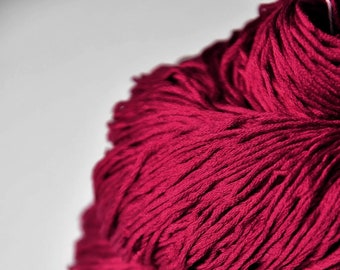 Hot desire - Red Silk Fingering Yarn - Hand Dyed Yarn - handgefärbte Seide - Garn handgefärbt - DyeForYarn