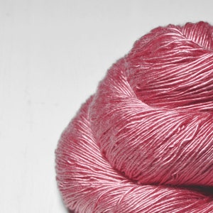 Hard Candy - Cream Silk Fingering Yarn - Hand Dyed Yarn - handgefärbte Seide - Garn handgefärbt - DyeForYarn