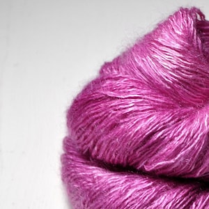 Wilting pink dahlia  - Silk / Mohair / Polyamide Sport Yarn - Hand Dyed Yarn - handgefärbte Seide  - Garn handgefärbt - DyeForYarn