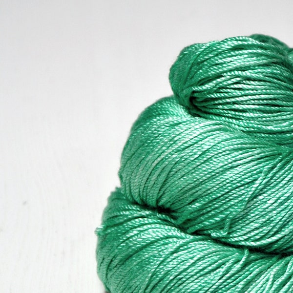 Green sea - Cordonnette Silk - Hand Dyed Fingering Yarn - handgefärbte Seide  - Garn handgefärbt - DyeForYarn