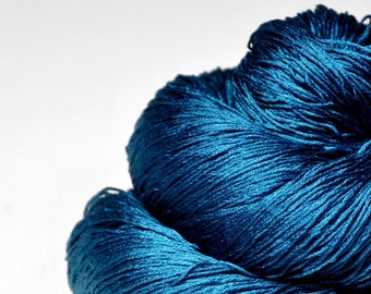 Kingfisher pushing up the daisies - Silk Lace Yarn - Turquoise Hand Dyed Yarn - handgefärbte Seide - DyeForYarn