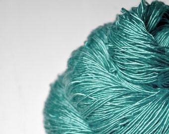 Tarnished turquoise - Cream Silk Fingering Yarn - Hand Dyed Yarn - handgefärbte Seide - Garn handgefärbt - DyeForYarn