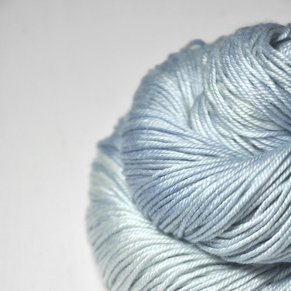 Dissipating icy mist - Silk / Merino DK Yarn superwash - Hand Dyed Yarn - handgefärbte Seide - Garn handgefärbt - DyeForYarn