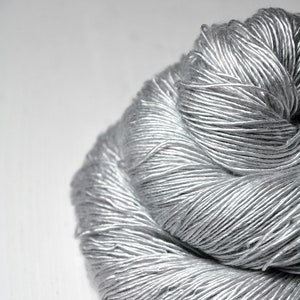 サイボーグ涙 OOAK - クリームシルク中細糸 - 手染め糸 - handgefärbte