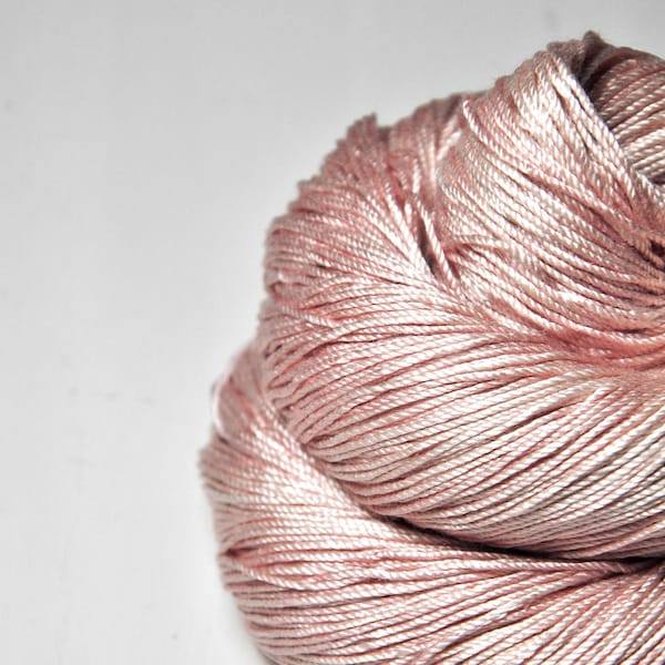 Naughty piglet - Cordonnette Silk - Hand Dyed Fingering Yarn - handgefärbte Seide  - Garn handgefärbt - DyeForYarn