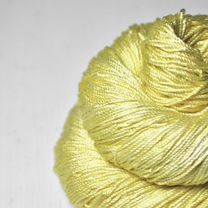 Świeżo wyciśnięte cytryny - Cordonnette Silk Fingering Yarn - handgefärbte Seide - Garn handgefärbt - DyeForYarn