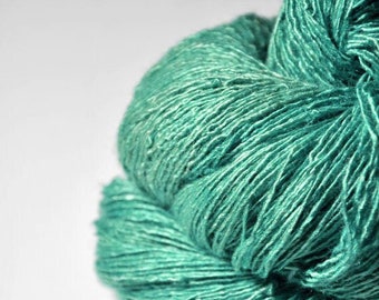 Chilly green sea - Tussah Silk Fingering Yarn 200g LSOH - Hand Dyed Yarn - handgefärbte Seide  - Garn handgefärbt - DyeForYarn