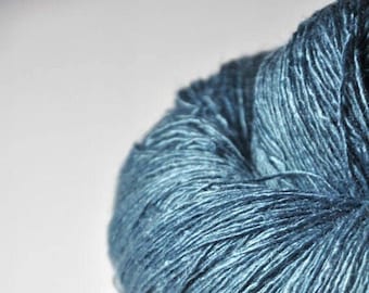 Hazy winter sky - Tussah Silk Lace Yarn - Hand Dyed Yarn - handgefärbte Seide - Garn handgefärbt - DyeForYarn