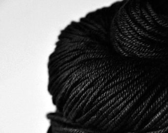 Black hole - Silk / Merino DK Yarn superwash - Hand Dyed Yarn - handgefärbte Seide - Garn handgefärbt - DyeForYarn