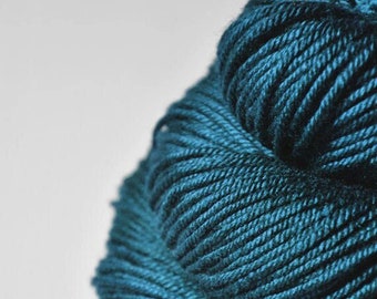 Nocturnal maelstrom - Silk/Merino DK Yarn superwash - Hand Dyed Yarn - handgefärbte Seide - Garn handgefärbt - DyeForYarn