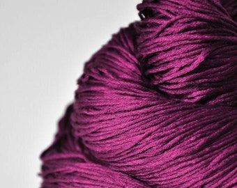 Burning fuchsia - Maulbeerseide Fingering - handgefärbte Seide - Garn handgefärbt - DyeForYarn