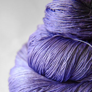 Withering bluebell - Silk Lace Yarn - Hand Dyed Yarn - handgefärbte Seide - Garn handgefärbt - DyeForYarn