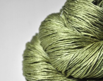 Melting pistachio ice cream - Silk Fingering Yarn - Hand Dyed Yarn - handgefärbte Seide - Garn handgefärbt - DyeForYarn