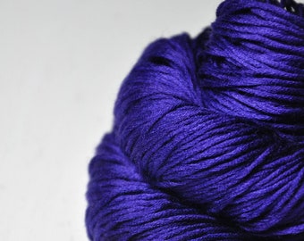 Memory of a fearsome tale - Silk / Cashmere Fingering Yarn - Purple Hand Dyed Yarn - handgefärbte Seide  - Garn handgefärbt - DyeForYarn