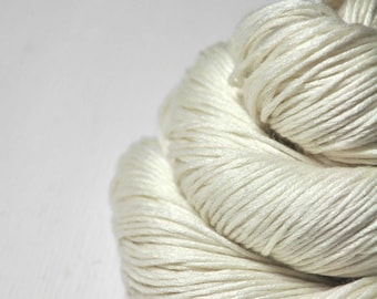 Ghost - natural undyed Silk / Cashmere Fingering Yarn - Garn ungefärbt - DyeForYarn