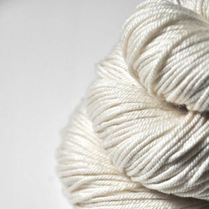 Ghost natural undyed Silk / Merino superwash DK Yarn Garn ungefärbt DyeForYarn image 1