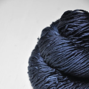 Cold night - Silk / Cashmere Fingering Yarn - Purple Hand Dyed Yarn - handgefärbte Seide - Garn handgefärbt - DyeForYarn