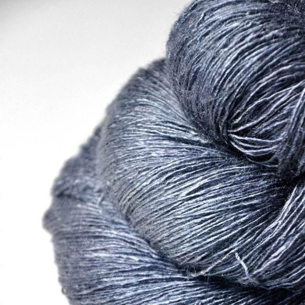 Gnatcatcher flying too high (2) - Tussah Silk Lace Yarn - Hand Dyed Yarn - handgefärbte Seide  - Garn handgefärbt - DyeForYarn