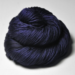 Königin der Nacht - Silk / Cashmere Fingering Yarn - Purple Hand Dyed Yarn - handgefärbte Seide  - Garn handgefärbt - DyeForYarn