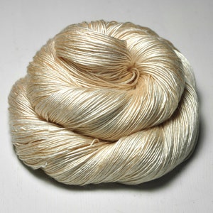 Ghost knocking on heaven's door - Cream Silk Fingering Yarn - Hand Dyed Yarn - handgefärbte Seide - Garn handgefärbt - DyeForYarn