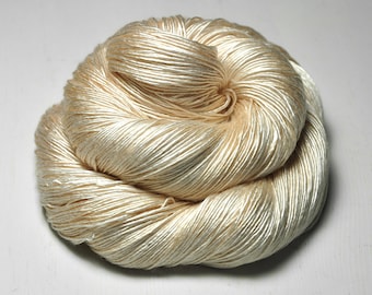 Ghost knocking on heaven's door - Cream Silk Fingering Yarn - Hand Dyed Yarn - handgefärbte Seide - Garn handgefärbt - DyeForYarn