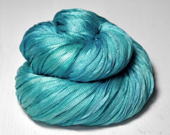 Racing wind spirit OOAK - Glossy Silk Tape Yarn - poids léger au doigt - fil i-cord tricoté - fil teint à la main - DyeForYarn