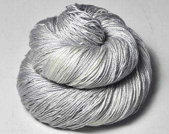 Silver ghost - Cordonnette Silk - Hand Dyed Fingering Yarn - handgefärbte Seide  - Garn handgefärbt - DyeForYarn