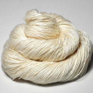 Ghost - Hilo de dedos de seda Tussah natural sin teñir - Garn ungefärbt - DyeForYarn
