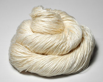 Ghost - natural undyed Tussah Silk Fingering Yarn - Garn ungefärbt - DyeForYarn