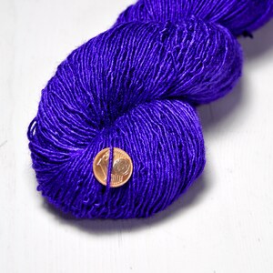 Memory of a dark tale Tussah Silk Fingering Yarn Purple Hand Dyed Yarn handgefärbte Seide Garn handgefärbt DyeForYarn image 4