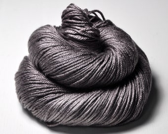 Faded black walnut floor - Silk / Merino DK Yarn superwash - Hand Dyed Yarn - handgefärbte Seide - Garn handgefärbt - DyeForYarn