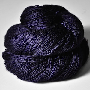 Königin der Nacht - Tussah Silk Lace Yarn - Purple Hand Dyed Yarn - handgefärbte Seide - Garn handgefärbt - DyeForYarn