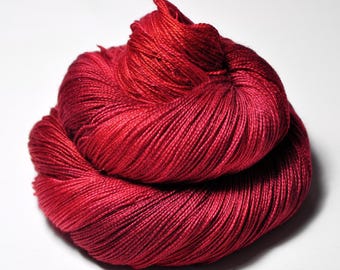 Blood queen - Silk / Merino Lace Yarn superwash - hand dyed - handgefärbt - DyeForYarn
