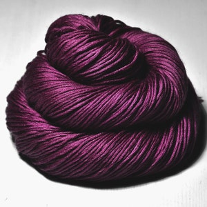 Burning red fuchsia - Silk / Cashmere Fingering Yarn - Hand Dyed Yarn - handgefärbte Seide  - Garn handgefärbt - DyeForYarn