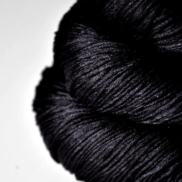 Black hole - Silk Fingering Yarn -  Hand Dyed Yarn - handgefärbte Seide  - Garn handgefärbt - DyeForYarn