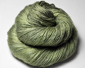 Rotten pistachio cream macaron - Cream Silk Fingering Yarn - Hand Dyed Yarn - handgefärbte Seide - Garn handgefärbt - DyeForYarn