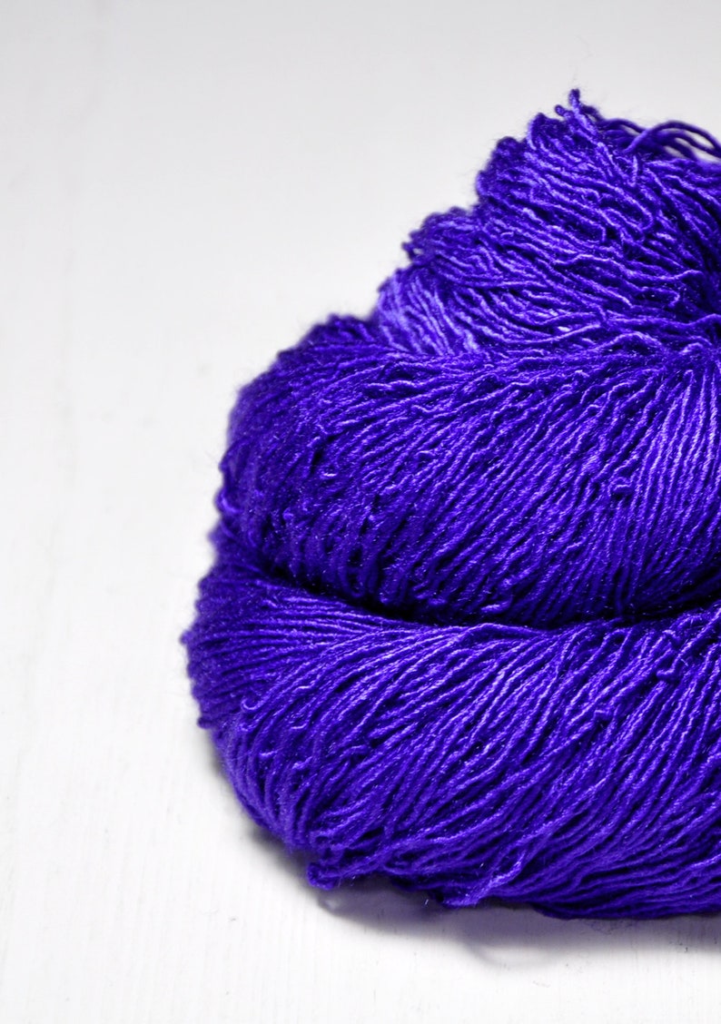 Memory of a dark tale Tussah Silk Fingering Yarn Purple Hand Dyed Yarn handgefärbte Seide Garn handgefärbt DyeForYarn image 2