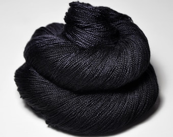 Black hole - Seide / Merino Lacegarn superwash - Seide / Merino Garn handgefärbt - DyeForYarn
