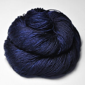 My heart is blue - Cream Silk Fingering Yarn - Hand Dyed Yarn - handgefärbte Seide - Garn handgefärbt - DyeForYarn