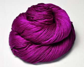 Electric light purple - Silk / Cashmere Fingering Yarn - Purple Hand Dyed Yarn - handgefärbte Seide  - Garn handgefärbt - DyeForYarn