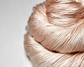 Fading ghost of a chestnut - Cream Silk Fingering Yarn - Hand Dyed Yarn - handgefärbte Seide - Garn handgefärbt - DyeForYarn