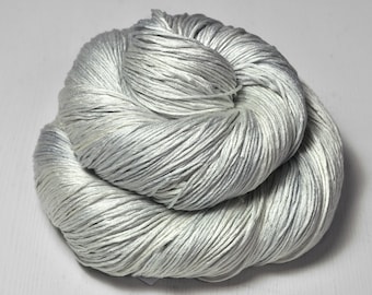 Ghosts dancing under the moon - Silk Fingering Yarn LSOH - Hand Dyed Yarn - handgefärbte Seide - Garn handgefärbt - DyeForYarn