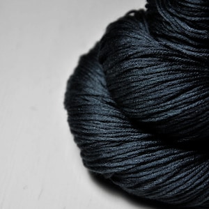 A dark storm is coming - Silk / Cashmere Fingering Yarn - Hand Dyed Yarn - handgefärbte Seide  - Garn handgefärbt - DyeForYarn