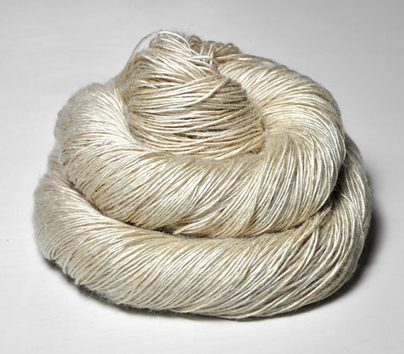 Ghost - natural undyed Tussah Silk Fingering Yarn - Garn ungefärbt - DyeForYarn