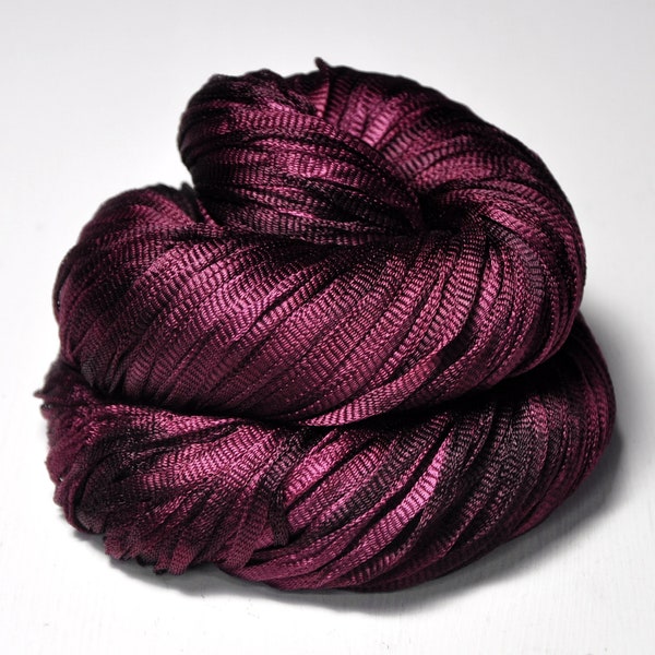 Rose glacée de Bourgogne - Fil de ruban de soie brillant - poids léger - fil i-cord tricoté - fil teint à la main – DyeForYarn