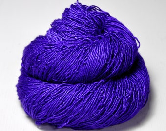 Memory of a dark tale - Tussah Silk Fingering Yarn - Purple Hand Dyed Yarn - handgefärbte Seide  - Garn handgefärbt - DyeForYarn