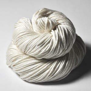 Ghost natural undyed Silk / Merino superwash DK Yarn Garn ungefärbt DyeForYarn image 2