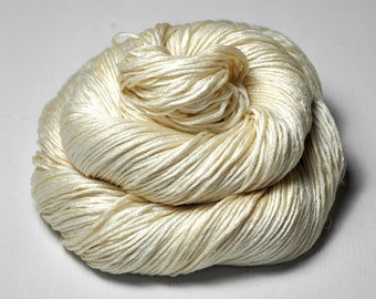 Ghost knocking on heaven's door - Silk / Cashmere Fingering Yarn - Hand Dyed Yarn - handgefärbte Seide  - Garn handgefärbt - DyeForYarn