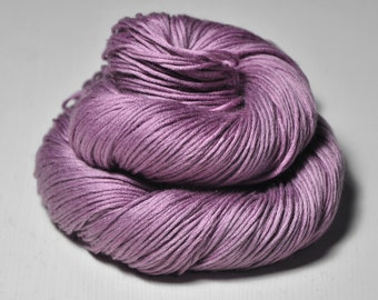 Taking a bath of roses - Silk / Cashmere Fingering Yarn - Purple Hand Dyed Yarn - handgefärbte Seide  - Garn handgefärbt - DyeForYarn